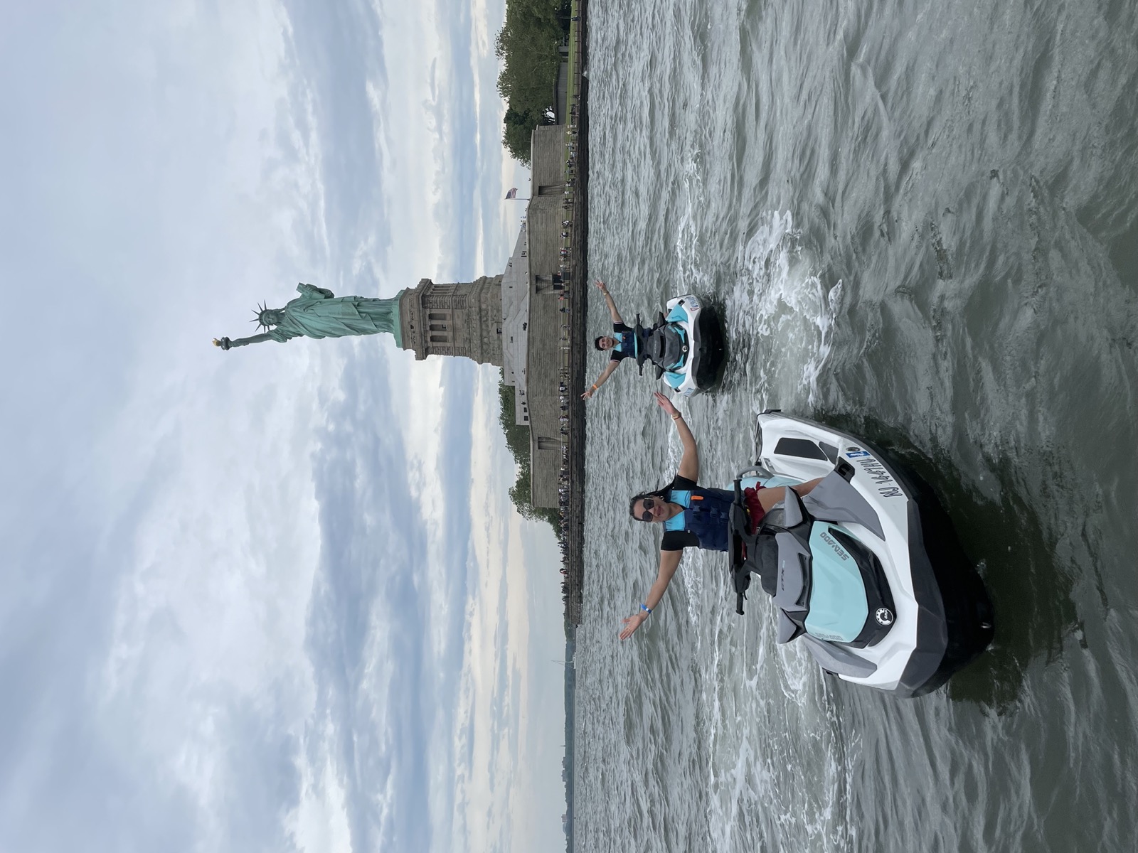 Jet ski frente a la Estatua de la Libertad con mi mamá